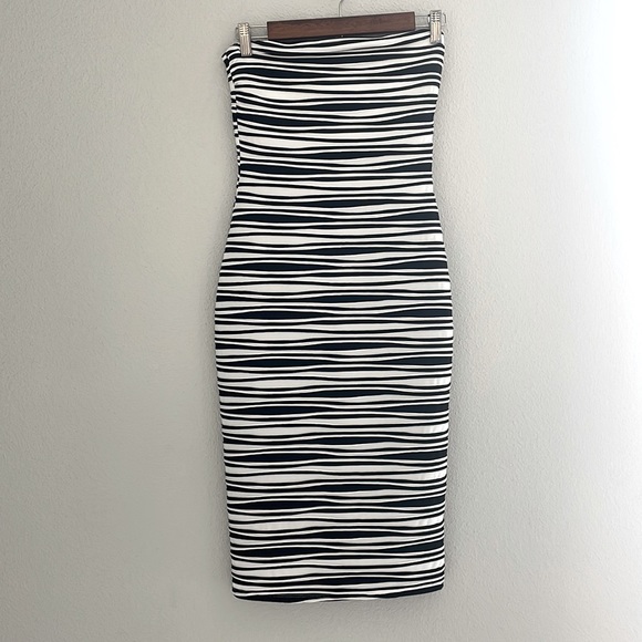 bebe Dresses & Skirts - Bebe Strapless Bodycon Midi Dress